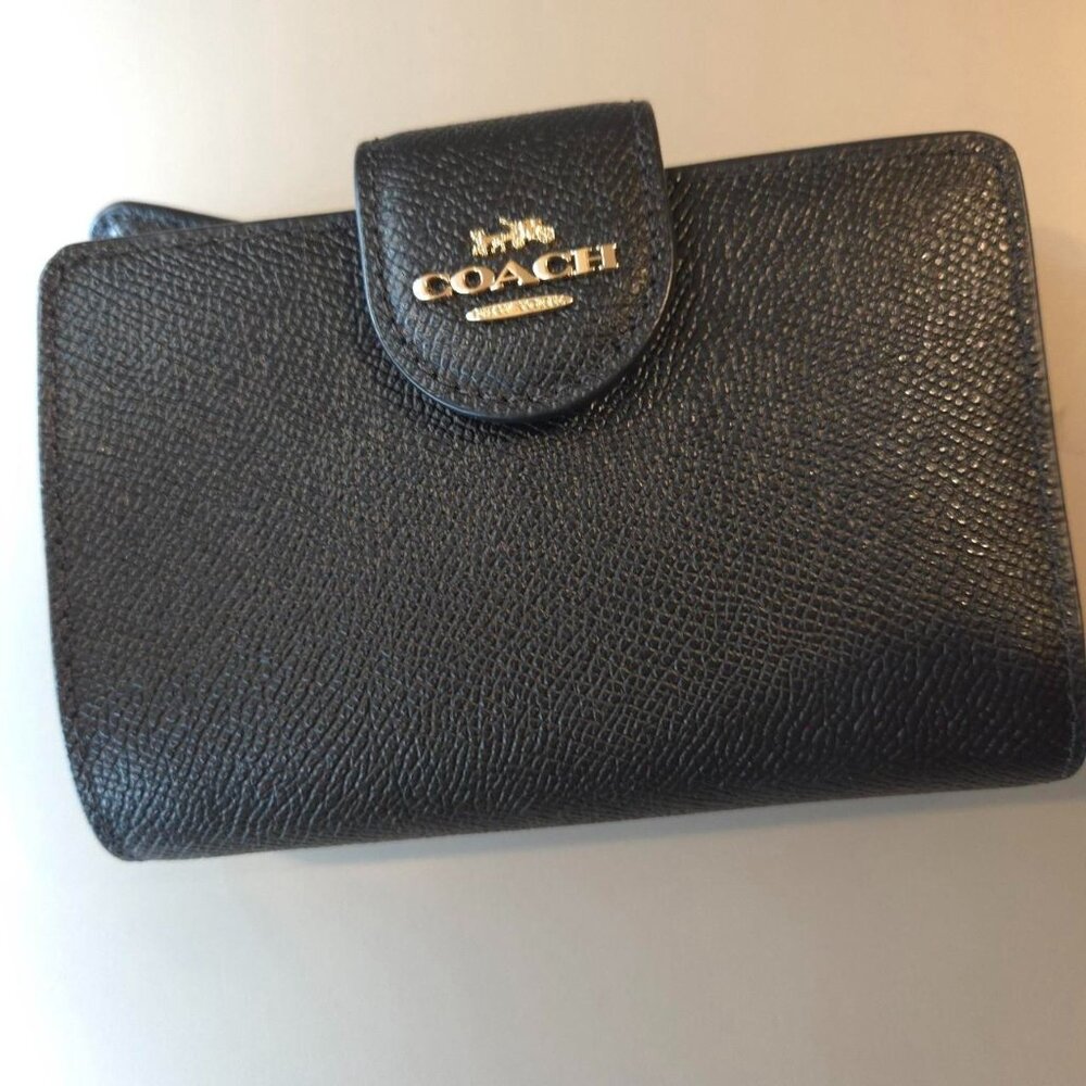 Coach Medium Corner Zip Wallet